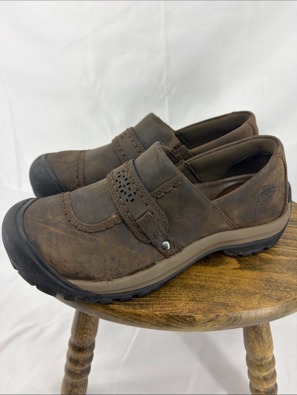 Keen Womens Kaci Slip-on Brown Leather Chunky Clogs w/ Perforated Strap, sz 8W